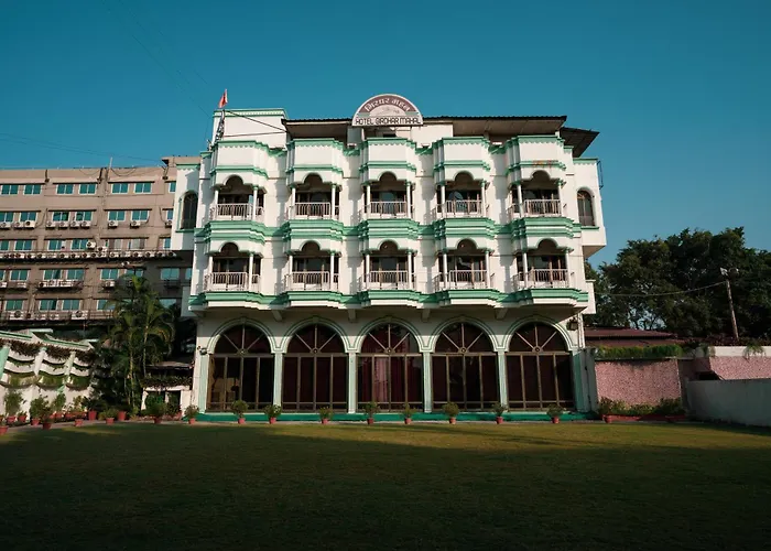 Hotel Girdhar Mahal