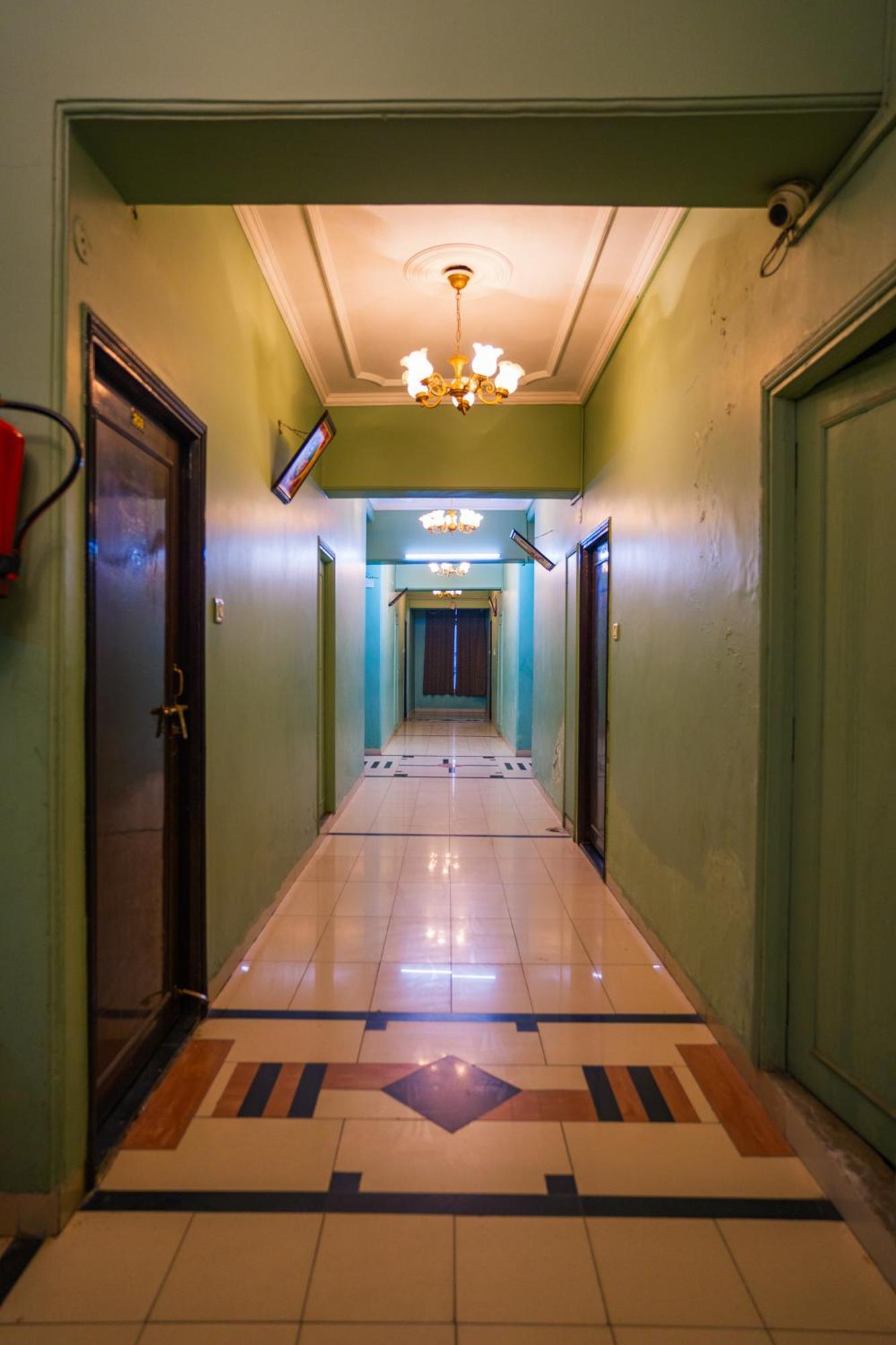 Girdhar Mahal *