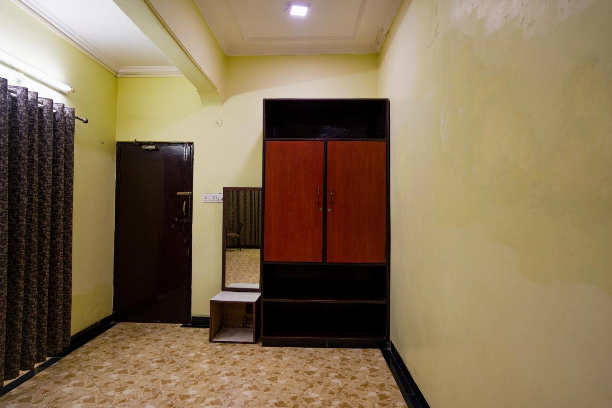 Guest house Girdhar Mahal *