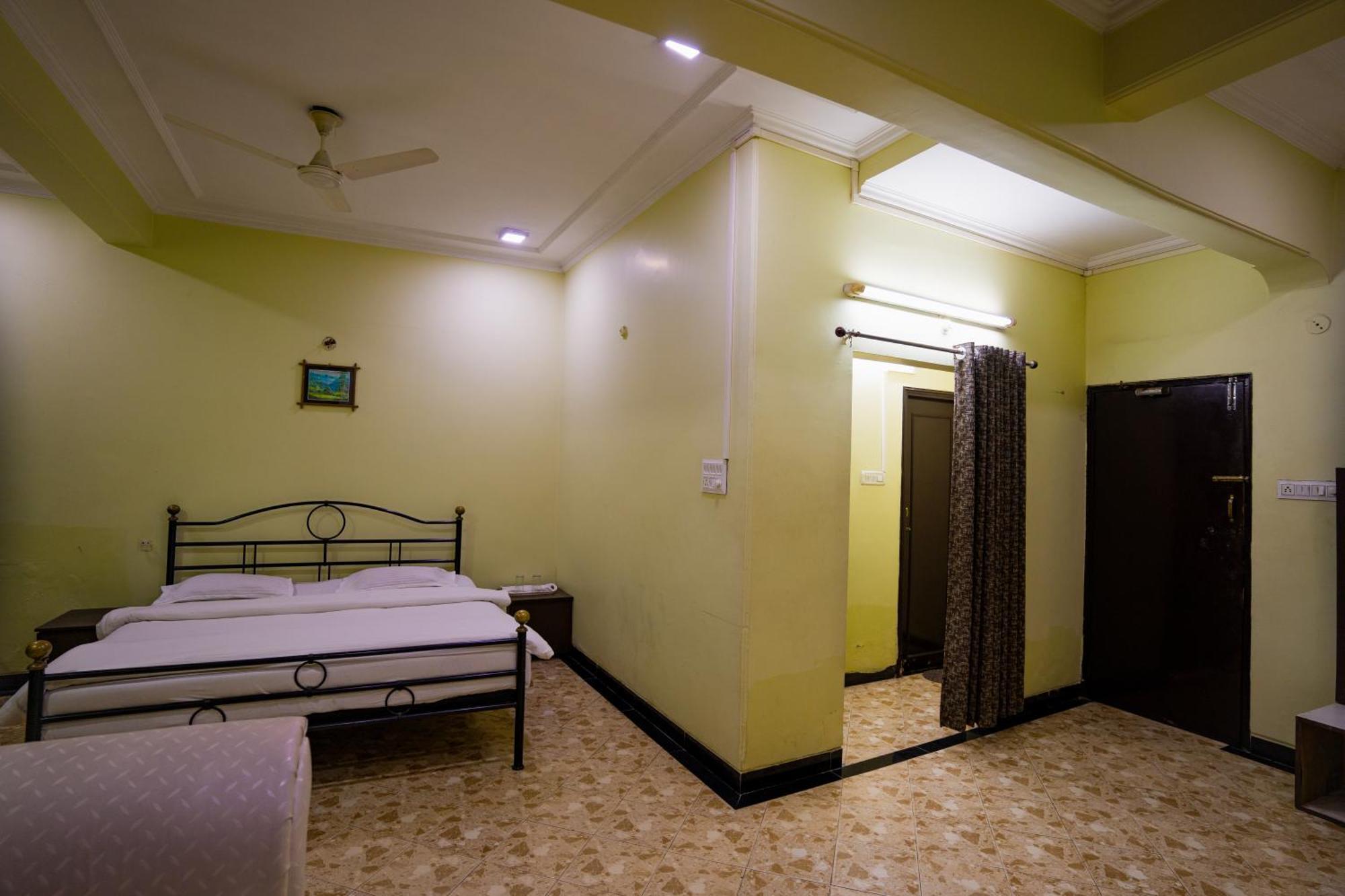 Girdhar Mahal *