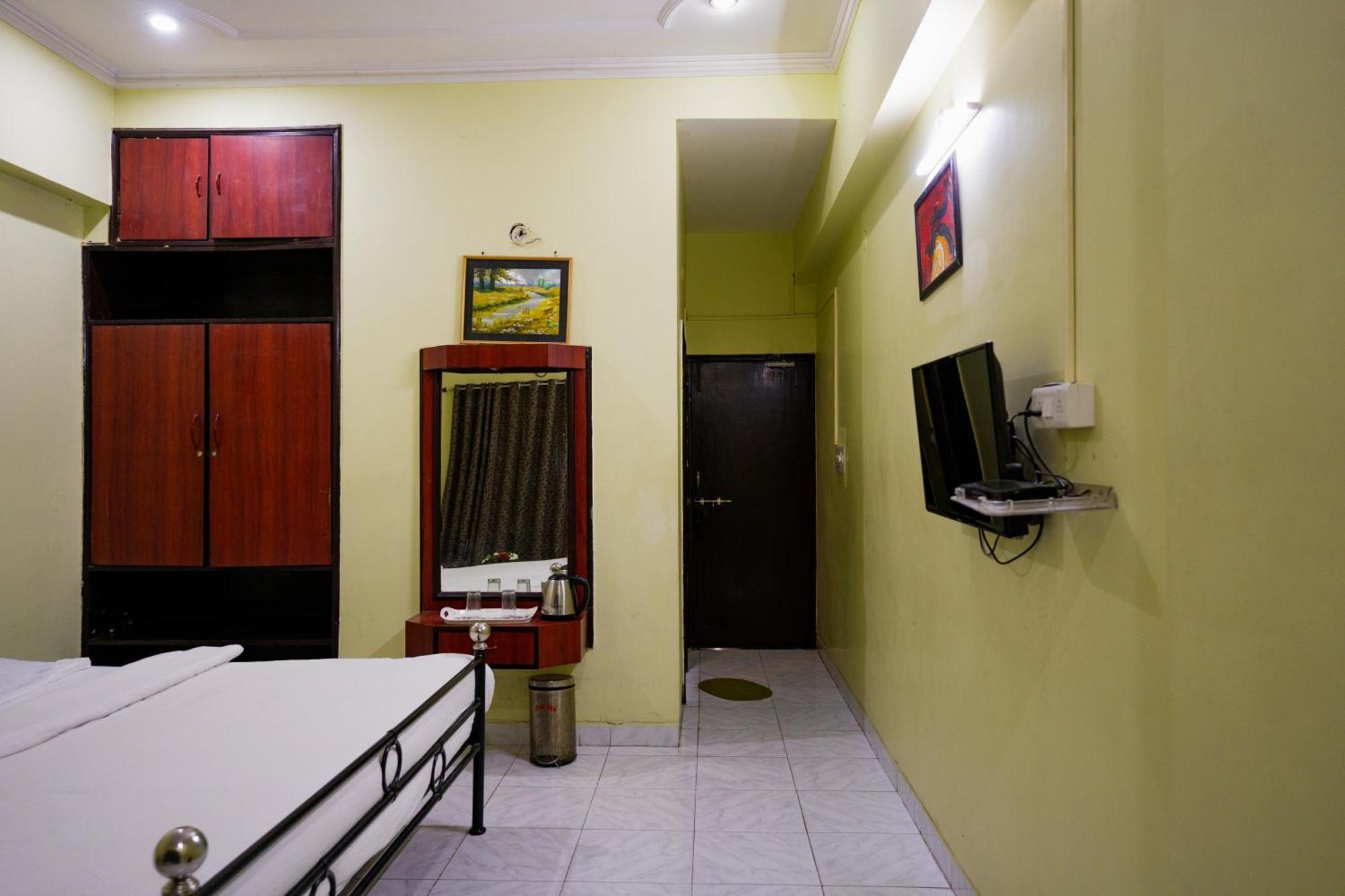 Girdhar Mahal Guest house *