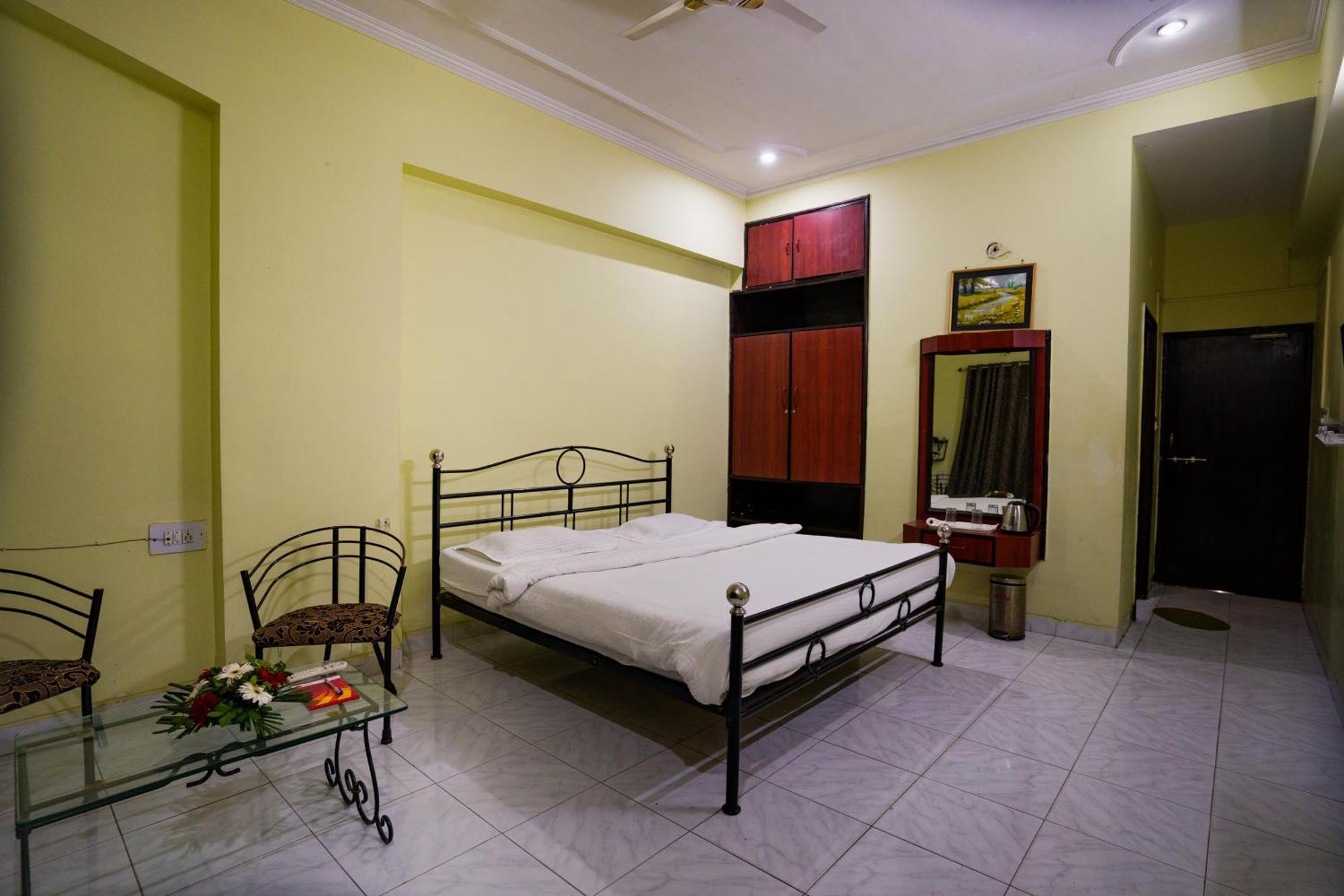 Guest house Girdhar Mahal *