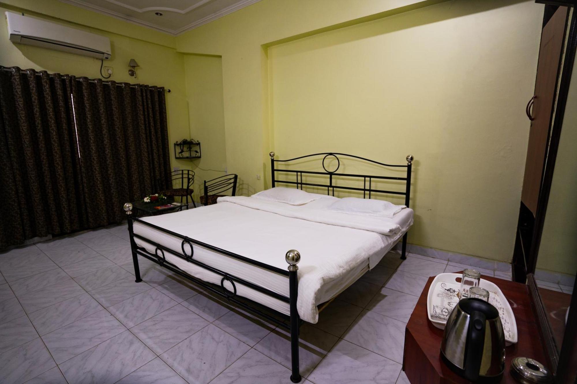 Guest house Girdhar Mahal